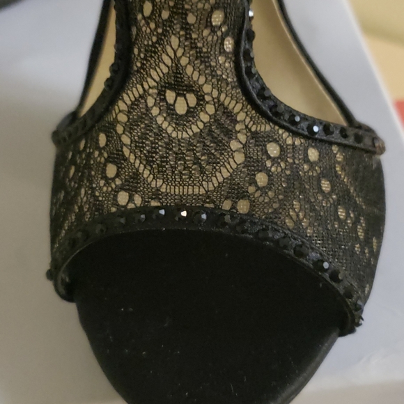 Gorgeous Lace 4" Heels Size 9.5 - Picture 12 of 12
